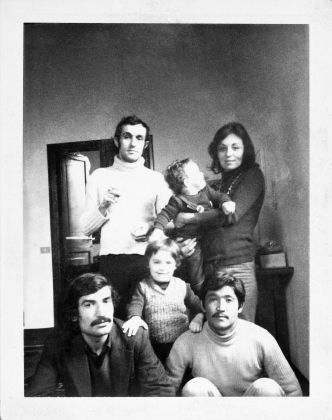 Alighiero Boetti, Annemarie Sauzeau Boetti, Agata Boetti, Matteo Boetti, Salman Ali e Dastaghir a Roma nel 1972. Photo courtesy Agata Boetti