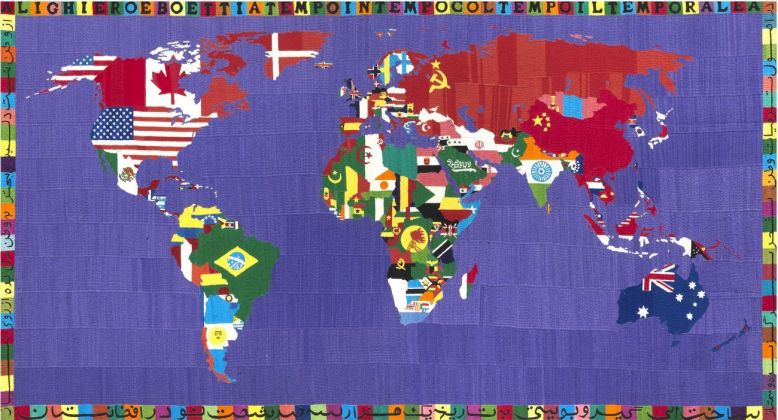 Alighiero Boetti, Mappa, 1990, ricamo su tessuto, cm 118x220 © SIAE 2020