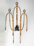 EMILIANO MAGGI Lady Scallop, 2021 Ceramica smaltata e bamboo, Courtesy Operativa Arte Contemporanea
