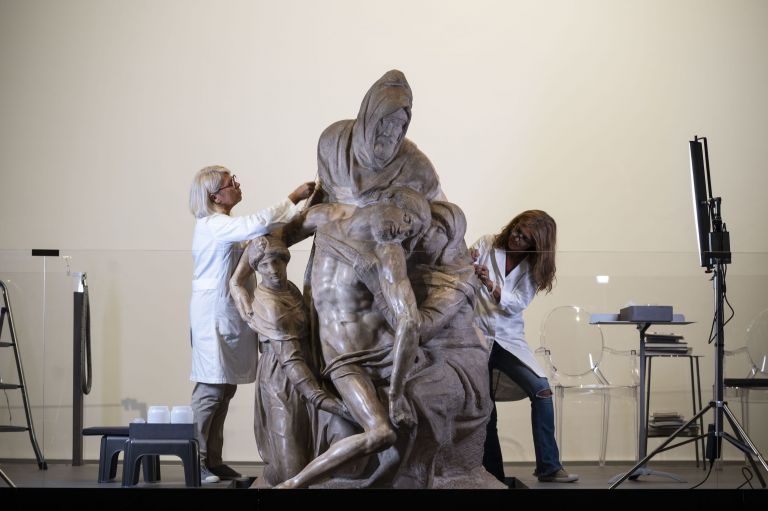 Pieta’ di Michelangelo dell’Opera del Duomo nota come Pietà Bandini, DURANTE LE FASI FINALI DEL RESTAURO; Museo dell’Opera del Duomo, Firenze. Courtesy Opera di Santa Maria del Fiore, foto Claudio Giovannini