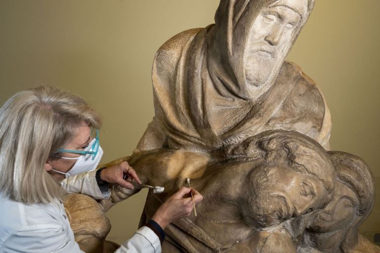 Pieta’ di Michelangelo dell’Opera del Duomo nota come Pietà Bandini, DURANTE LE FASI FINALI DEL RESTAURO; Museo dell’Opera del Duomo, Firenze. Courtesy Opera di Santa Maria del Fiore, foto Claudio Giovannini