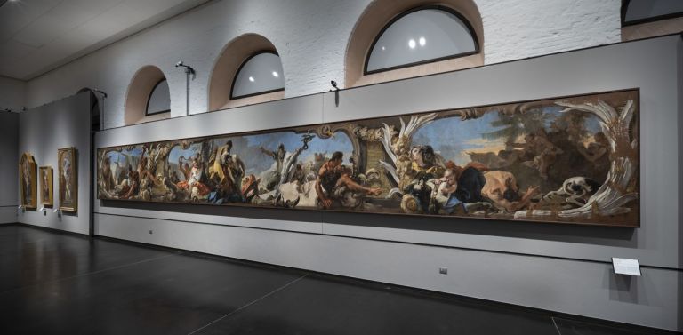 Gallerie dell’Accademia, Venezia. Sala 6, installation view del Castigo dei Serpenti di Giambattista Tiepolo © G.A.VE Archivio fotografico, photo Matteo De Fina – su concessione del Ministero della Cultura-Gallerie dell’Accademia di Venezia