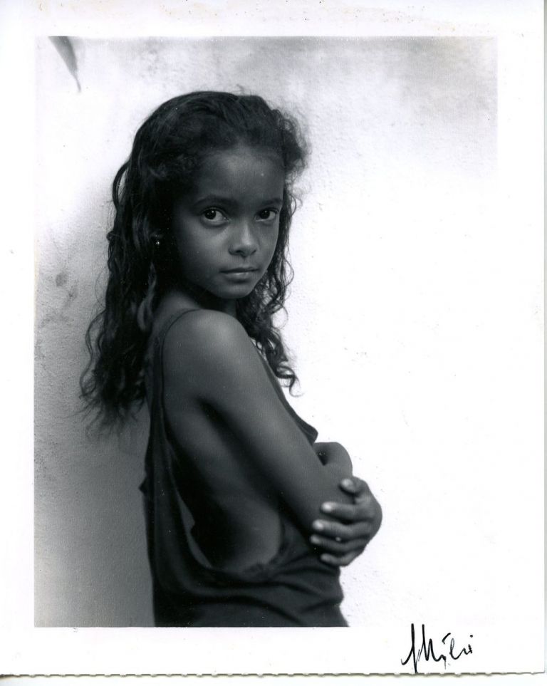 Gian Paolo Barbieri, Pappa e ciccia, Seychelles, 1989. Courtesy Fondazione Gian Paolo Barbieri © Gian Paolo Barbieri