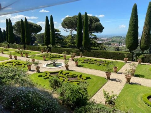 Giardini di Castel Gandolfo residenza estiva pontificia crediti Federica Musto Alla scoperta dei Castelli Romani. Tour in e-bike attraverso le Ville Tuscolane