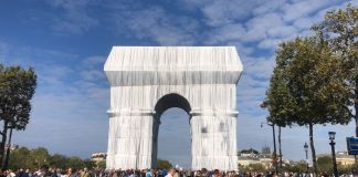 L'Arc de Triomphe empaquété a Parigi. Ph Arianna Piccolo