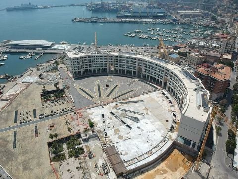 Il cantiere della piazza e del Crescent visti dal drone nel 2018, CC BY 4.0 Jack 45