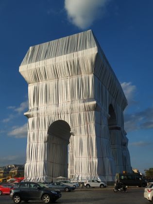 L'Arc de Triomphe empaquété a Parigi. Ph Arianna Piccolo