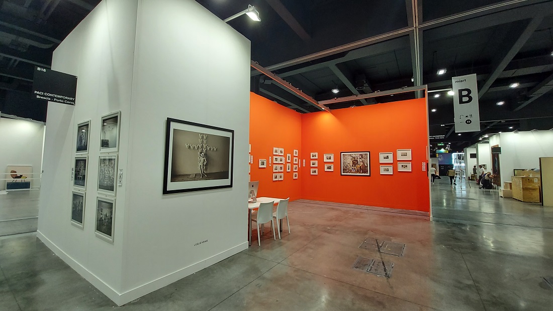 Leslie Krims allo stand della galleria Paci Contemporary di Brescia, miart 2021