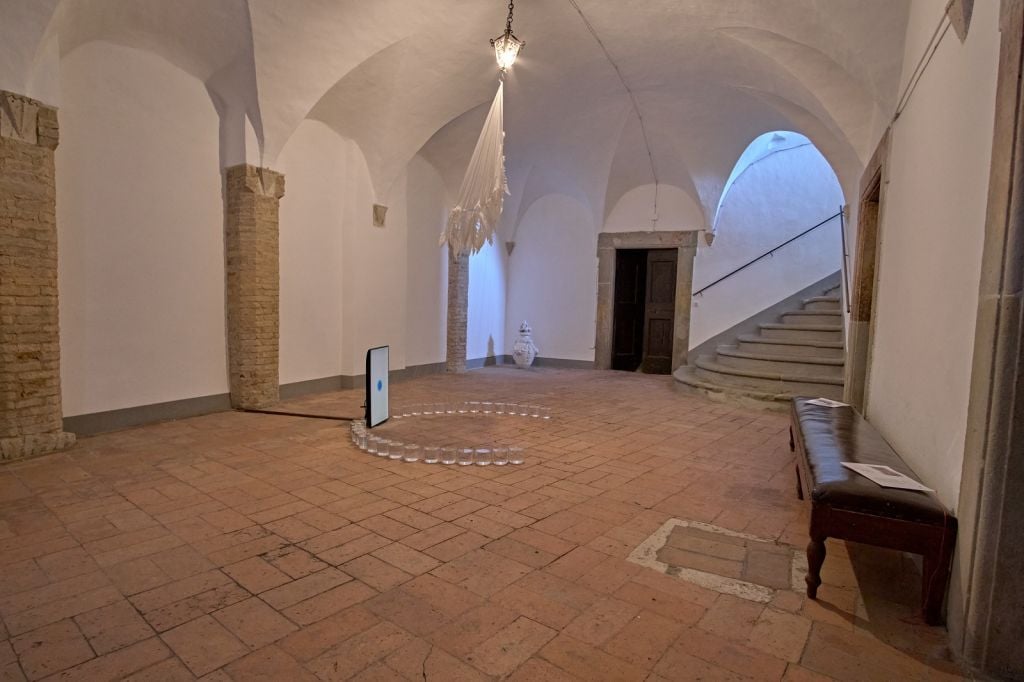 Le immagini di Todi Open Doors: arte contemporanea negli androni dei palazzi storici in Umbria