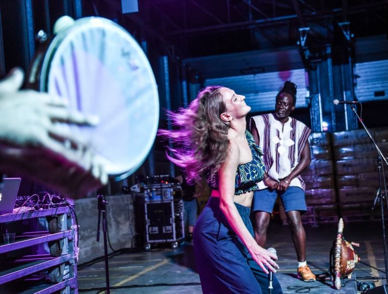 Makadem, Giulietta Passera, Peppe Leone e FiloQ sul palco del festival Terreni Creativi, Albenga 2020. Photo Alice Bensi