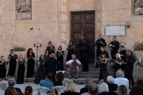 Mario Brunello e Coro Friuli Venenzia Giulia Pianosa (foto Andrea Messana) 