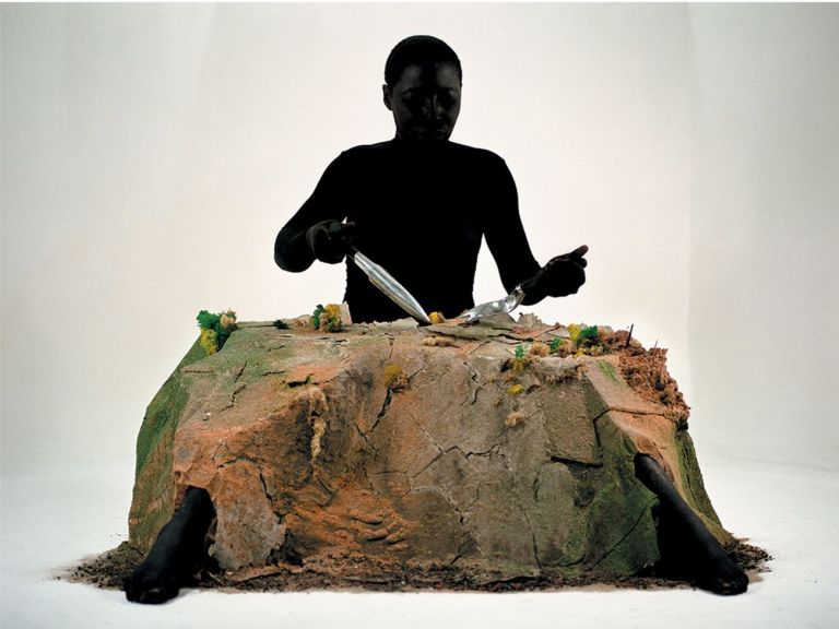 Otobong Nkanga, Alterscape. Playground (C), 2005 15, c print su alluminio © Otobong Nkanga – Collection départementale d'art contemporain de la Seine Saint Denis