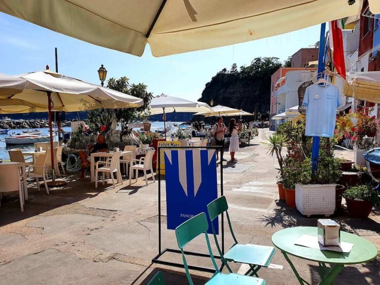 Panorama a Procida la segnaletica di LeftLoft Ecco come è andata la mostra Panorama a Procida. Foto e riflessioni