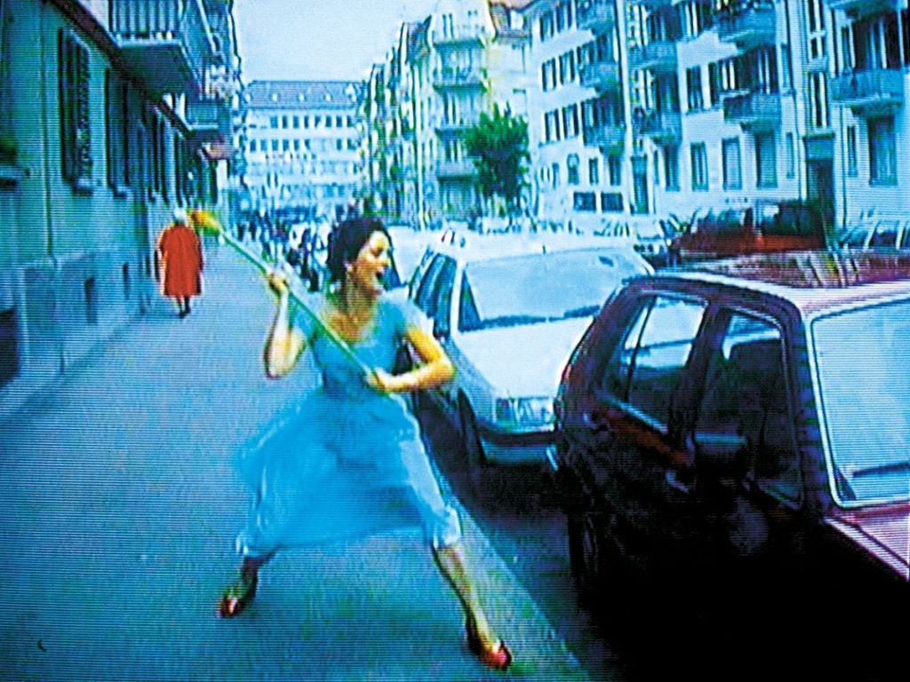 Dalla videoarte immersiva al sangue mestruale: chi è l’artista Pipilotti Rist