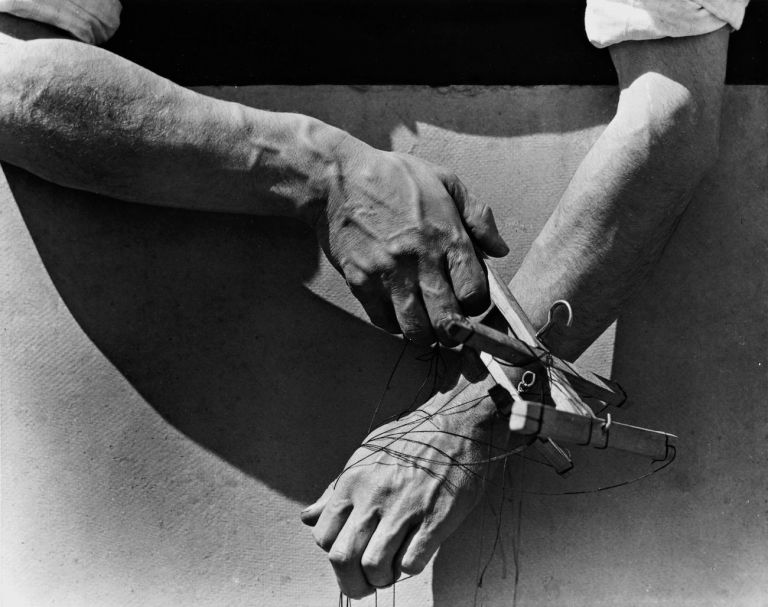 Tina Modotti, Le mani del marionettista, Messico, 1929 © Tina Modotti