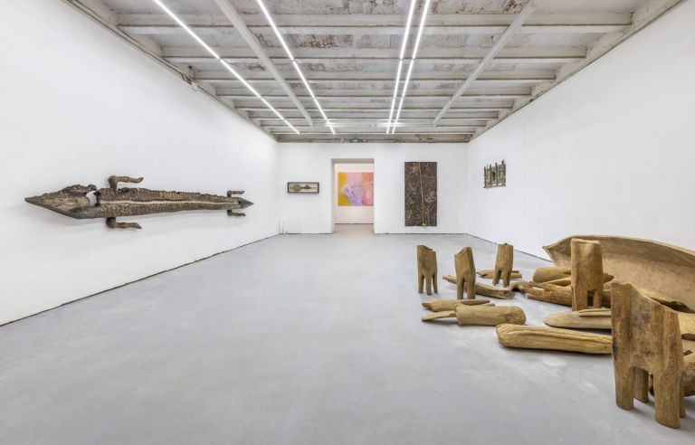 Claudio Costa | Hermann Nitsch. Il viaggio nell'ancestrale. Installation view, prima sala, 2021 - Courtesy Galleria Michela Rizzo e l'artista. Foto di Enrico Fiorese