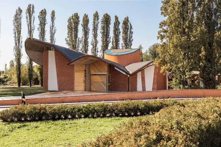 San Giacomo Apostolo Church by Benedetta Tagliabue - EMBT. Photo: Paolo Fassoli