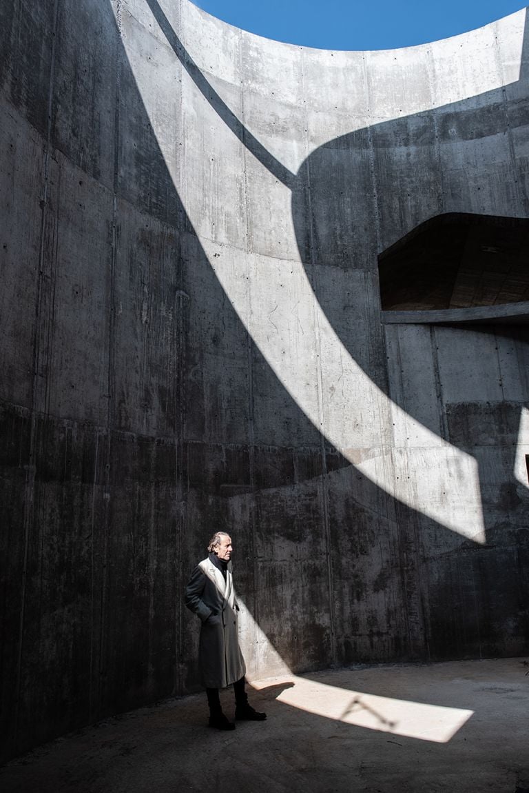 San Giacomo Apostolo Church by Benedetta Tagliabue - E MBT. Enzo Cucchi. Photo: Paolo Fassoli