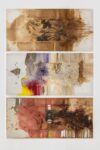 Hermann Nitsch, Relitti, 2000 - 2000 – 2001. Tecnica mista e sangue su cotone, dimensioni variabili - Courtesy Galleria Michela Rizzo e l'artista. Foto di Enrico Fiorese