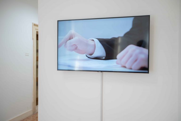 Cally Spooner, Off Camera Dialogue per Seven Gravity Collection - Ciak Collecting - Collezionismo Italiano Attivo, a cura di Irene Sofia Comi, installation view a Palazzo Orti Manara, Verona, 2021.