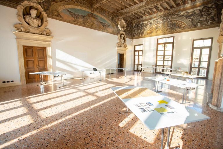 Salone d’Onore / Ephemera - Ciak Collecting - Collezionismo Italiano Attivo, a cura di Irene Sofia Comi, installation view a Palazzo Orti Manara, Verona, 2021.