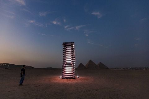 3 Monumentali installazioni di arte contemporanea al cospetto delle piramidi di Giza