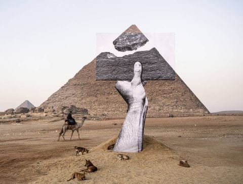 4 1 Monumentali installazioni di arte contemporanea al cospetto delle piramidi di Giza