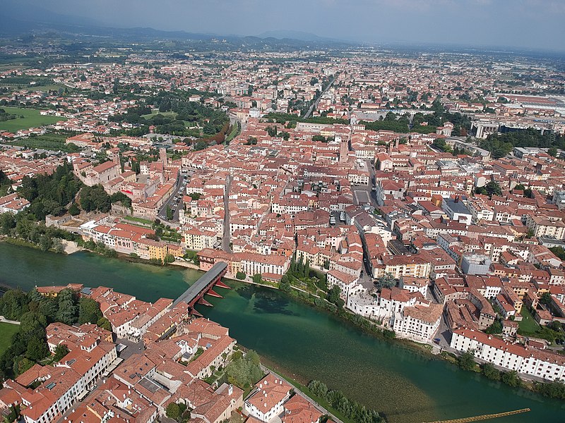 Bassano del Grappa, Vista Aerea-ph-Paolo-Fiorese-Drone-Privato-fonte-Wikipedia