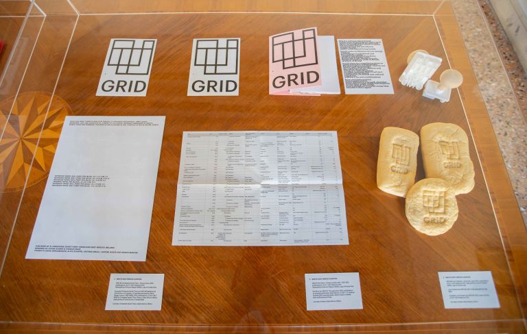 Christophe Daviet-Thery, Eva Barto, Luca Trevisani per GRID by Eddy Merckx Curating - Ciak Collecting - Collezionismo Italiano Attivo, a cura di Irene Sofia Comi, installation view a Palazzo Orti Manara, Verona, 2021.