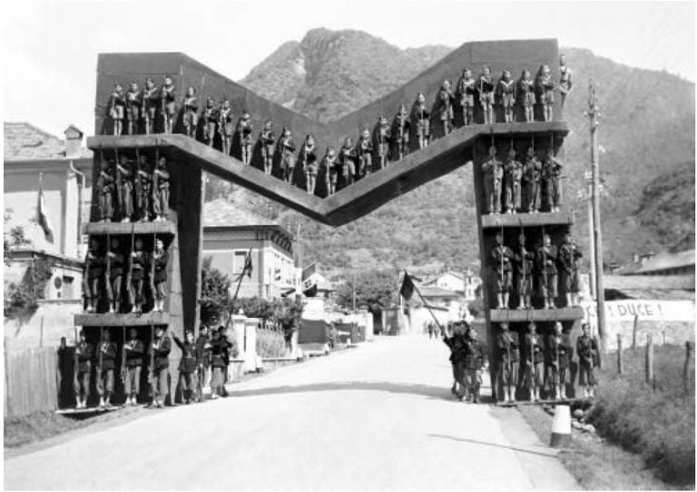 A. Porry Pastorel. Visita di Mussolini in Valle d’Aosta. Verrès, 1939 Archivi Farabola
