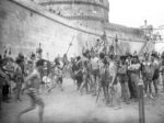 Adolfo Porry Pastorel. Comparse in costume sulle rive del Tevere Foto fuori scena di film muto non identificato. 1923 Archivio fotografico Istituto Luce, Fondo Pastorel