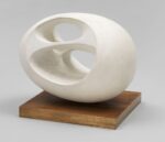 Barbara Hepworth, Oval Sculpture (N°2), 1943, cast 1956. Plaster on wooden base, 29.3 x 40 x 25.5 cm. Tate, presented by the artist, 1967 © Bowness © Tate