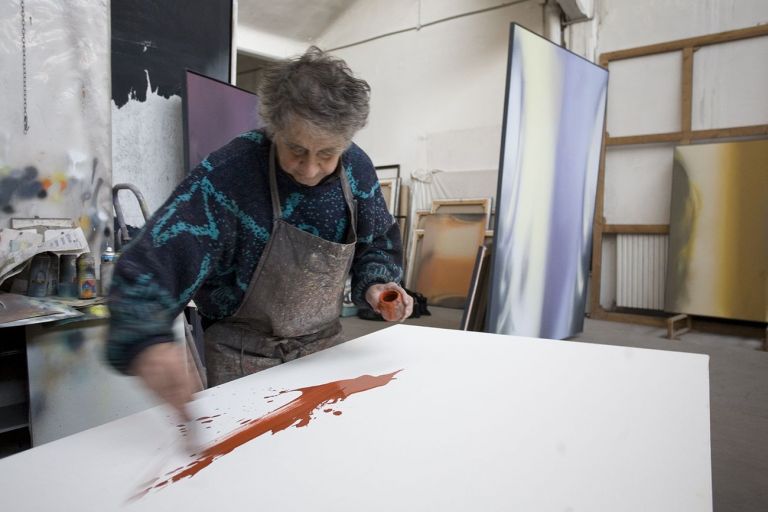 Claudio Olivieri in studio. Photo Matteo Crosera. Courtesy Archivio Claudio Olivieri, Milano