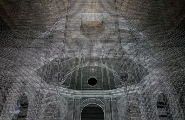 Edoardo Tresoldi, Sacral, 2016, rete metallica modellata a mano, 417x417x533 cm. Courtesy the artist