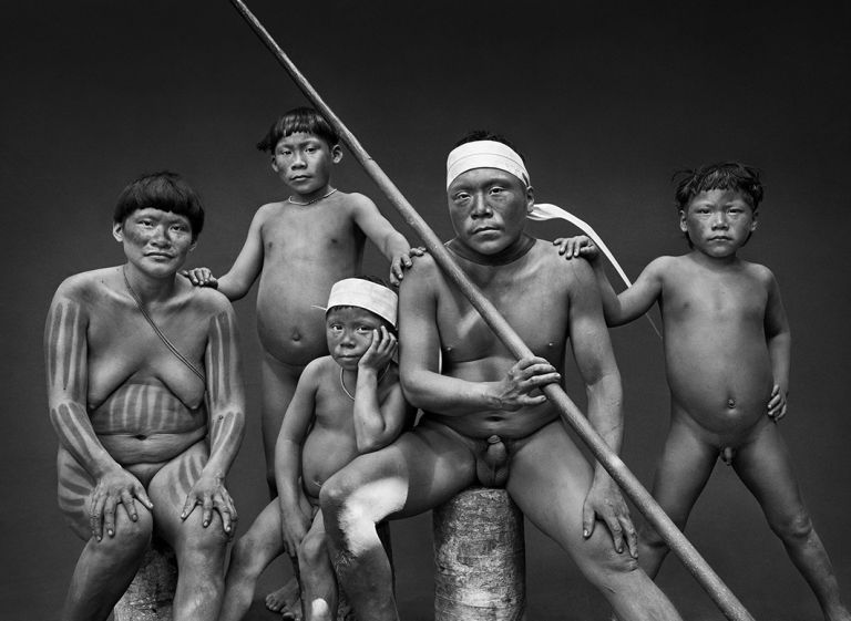 Famiglia Korubo. Stato di Amazonas Brasile 2017 © Sebastiao Salgado Contrasto Perché è importante tornare a osservare le fotografie di Sebastião Salgado