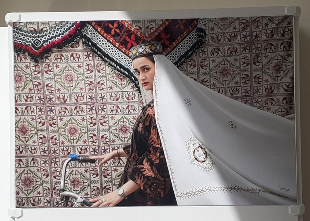 La forza delle donne afghane nella mostra di Fatimah Hossaini a Lecce