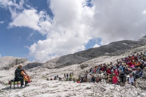 Suoni delle Dolomiti, Mischa Maisky, rifugio Rosetta Giovanni Pedrotti_Pale di San Martino_concerto Bach per violoncello virtuoso