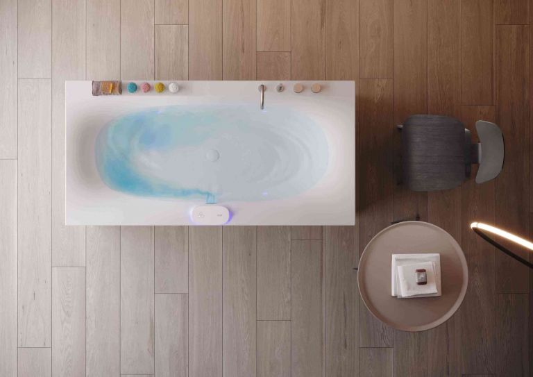 WHYNOT, Jacuzzi Arga