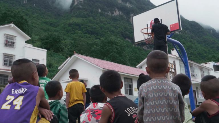 Liu Bohao Eagles rest in Liangshan 2020 Cortometraggio Connubi e libertà. 10 anni di Swatch Art Peace Hotel al MAXXI