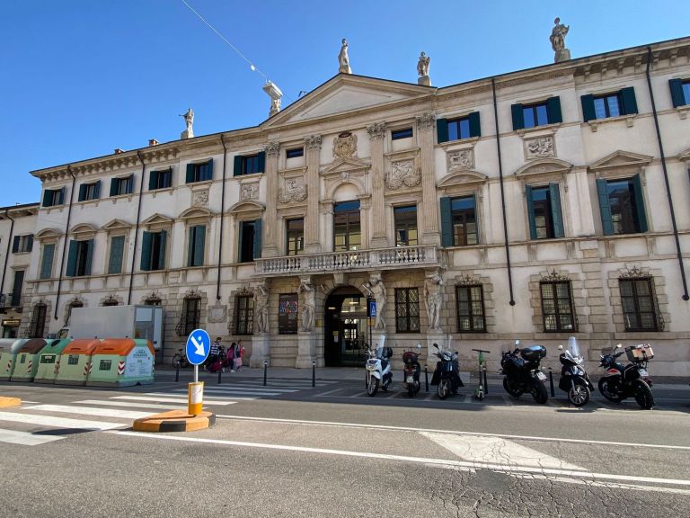 Palazzo Orti Manara facciata