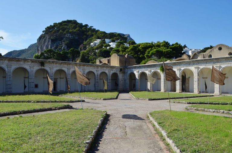 Paolo Cirio, Climate Culpable. Installation view at Certosa di San Giacomo, Capri 2021. Photo credits Amedeo Benestante