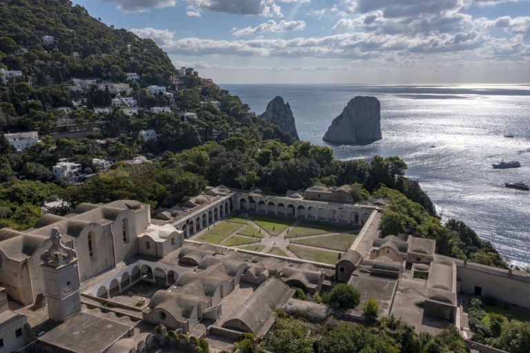 Paolo Cirio, Climate Tribunal in Capri. Installation view at Certosa di San Giacomo, Capri 2021. Photo credits Amedeo Benestante