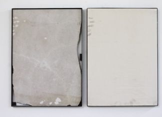 Raffaele Quida, Antropologia sociale, 2020, fonte di calore su carta termica, impronte, lastra di granito con incisioni, polvere di estrazione, cornice in ferro, plexiglas