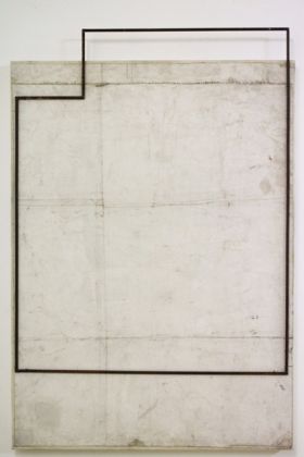 Raffaele Quida, Fondamenta, 2020, legno, tela grezza, pigmento, tondino in ferro