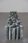 Richard Long, Roman Line, 2016, pietra di serpentino, 320 cm. Courtesy the artist & Galleria Lorcan O’Neill