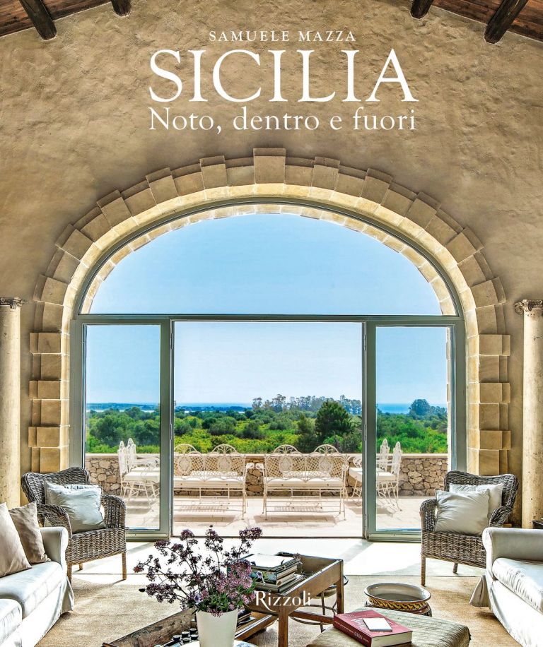 Samuele Mazza - Sicilia. Noto, dentro e fuori (Rizzoli, Milano 2019)