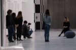 Una parte del team di progetto MIXT a lavoro sulle video guide in LIS e IS del percorso MAXXI da guardare