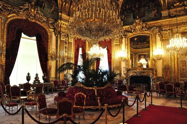 Una sala degli appartamenti di Napoleone III al Louvre di Parigi