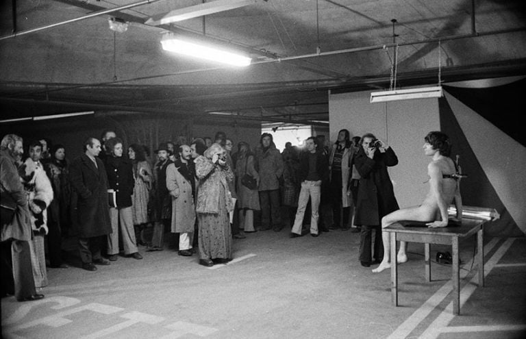 Vettor Pisani, Androgino. Carne umana e ovo, performance con l'attore Giovanni Macchia. Contemporanea, Roma, 1973. Photo © Fausto Giaccone