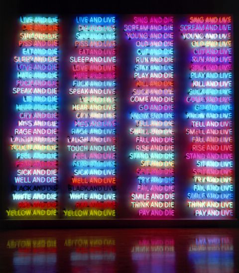 Bruce Nauman, One Hundred Live and Die, 1984 Tubi al neon con tubi di vetro trasparente su monolite in metallo 299,7 x 335,9 x 53,3 cm Collection Benesse Holdings, Inc/ Benesse House Museum, Naoshima © 2021 Bruce Nauman / SIAE Courtesy Sperone Westwater, New York
